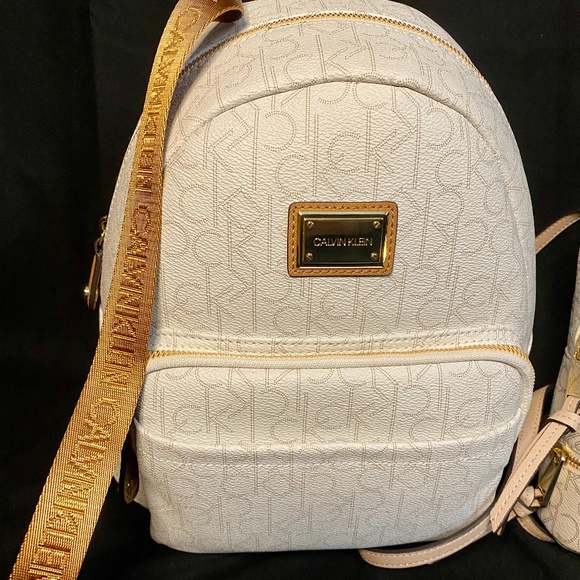 Calvin Klein - Picture 1 of 1